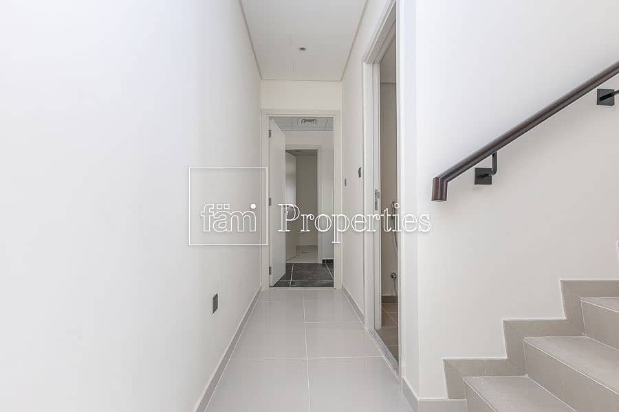 6 Well Maintained | | Spacious Living Area