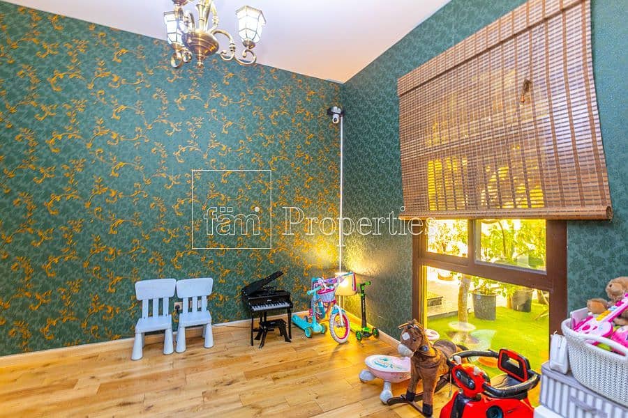 19 Well-Maintained 4BR End Unit Naseem Next To Park