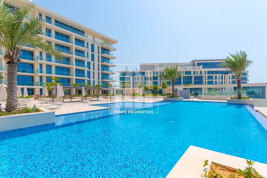 Move inn Luxurious Apartment with Sea View