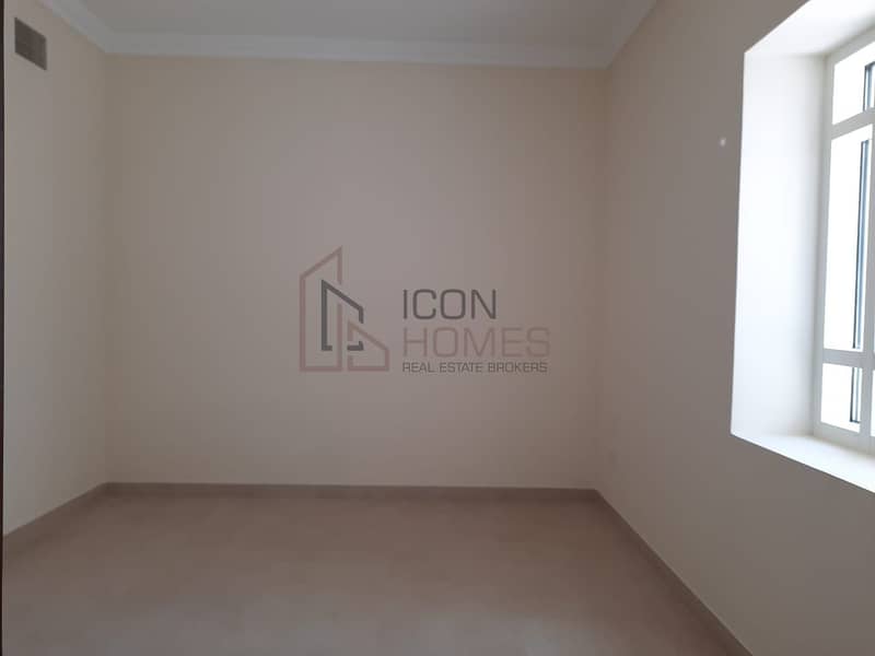 4 Beautiful 2 bed apartment| Spacious Layout|Plaza Residence