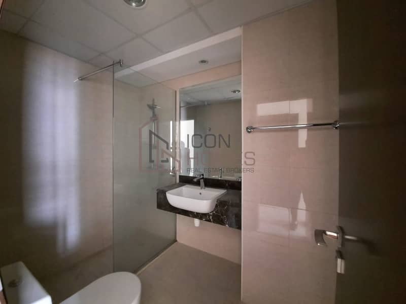 11 Beautiful 2 bed apartment| Spacious Layout|Plaza Residence