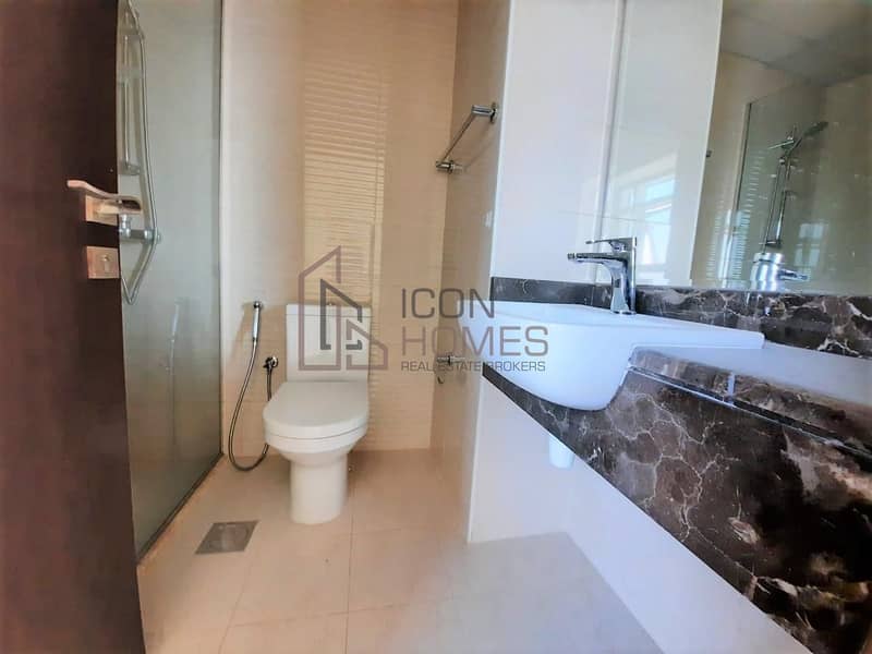 15 Beautiful 2 bed apartment| Spacious Layout|Plaza Residence