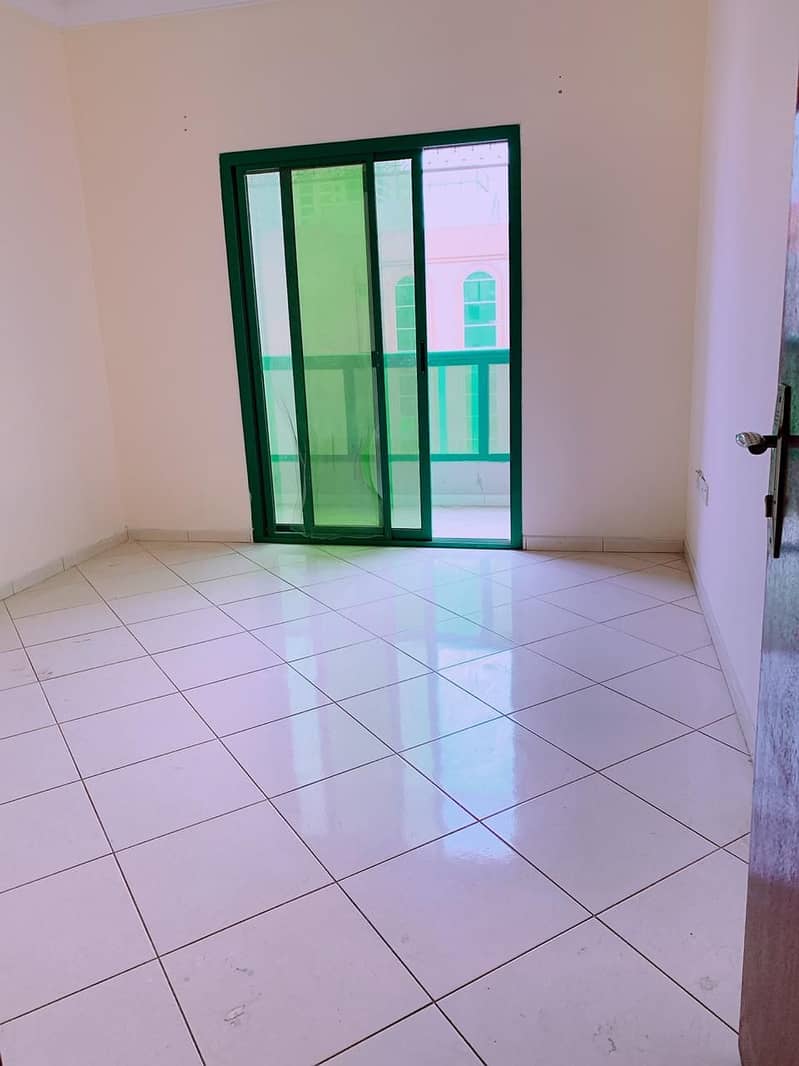 Hot offer offer  1bhk with balcony rent 17k Easy Exit to dubai
