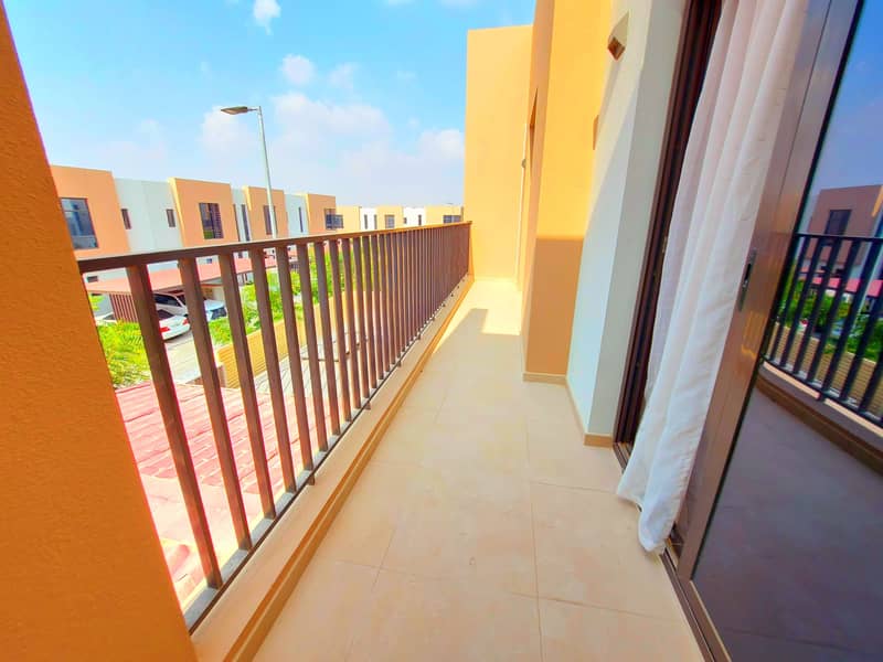 Very Spacious 3bhk Townhouse with Swimming pool.  Majlis. 2 parking.  Wardrobes. King Balcony just 85k