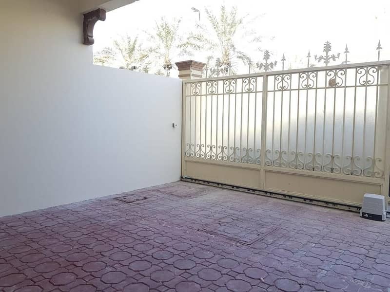 8 No Comission | 3 BR Villa | One Month Free | All Master Bedrooms.