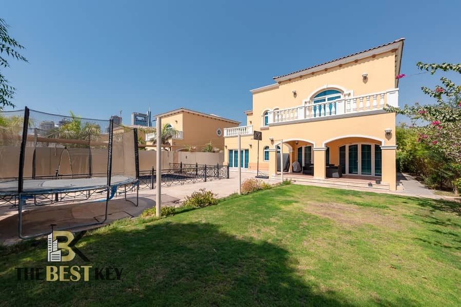 READY now! 5 bed- Corner plot- private Pool