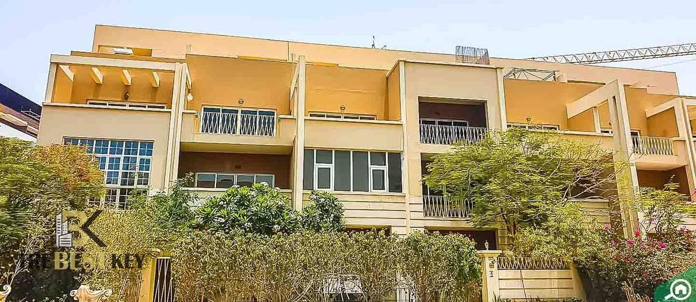 Amazing Offer Townhouse 3 BHK / Great Location/ VACANT