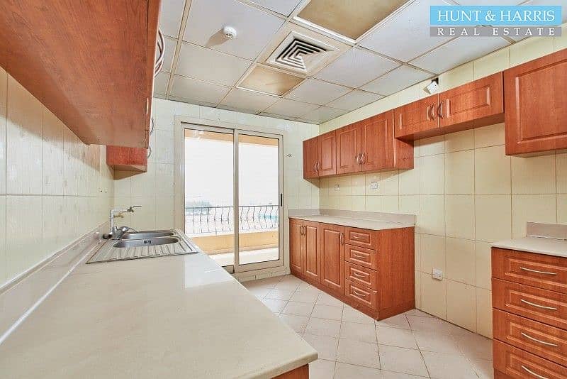 8 Full Golf View - Closed Kitchen - Excellent Location