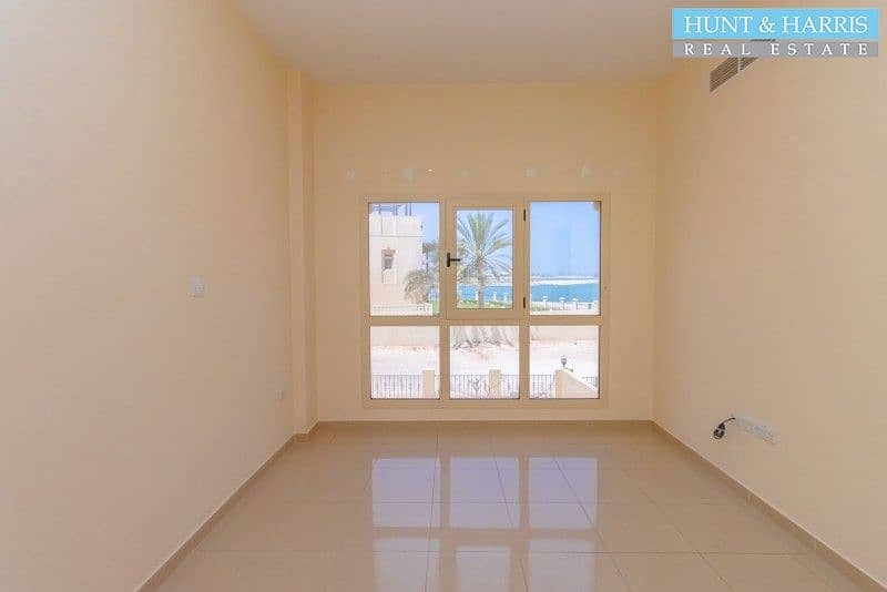 12 Rare Beachfront Townhouse - Walkable to the Golf Course