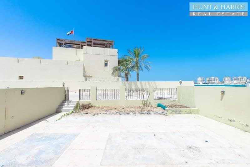 30 Rare Beachfront Townhouse - Walkable to the Golf Course