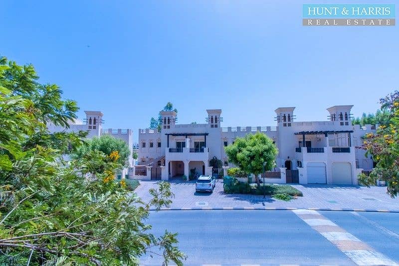 37 Rare Beachfront Townhouse - Walkable to the Golf Course