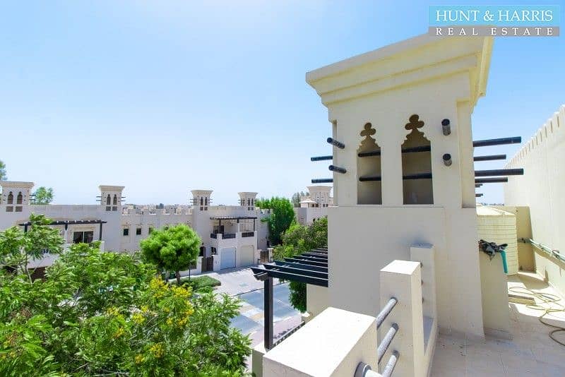 38 Rare Beachfront Townhouse - Walkable to the Golf Course