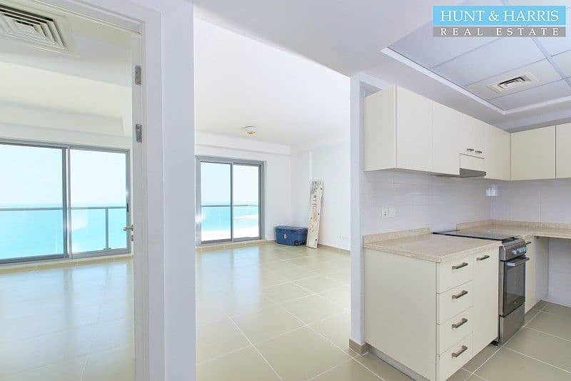 3 Stunning Sea View - High Floor - Immaculate Condition