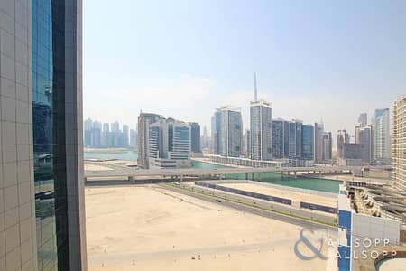 شقة 2 غرفة نوم للايجار في الخليج التجاري، دبي - Large 2 Bedrooms | Vacant | Corner Unit