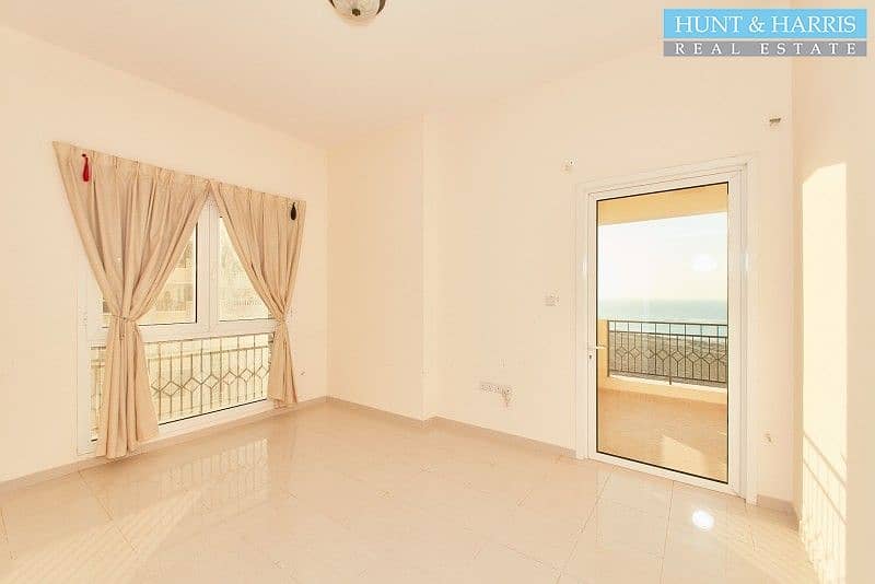 6 Stunning Sights - Sea View - Spacious Two Bedroom