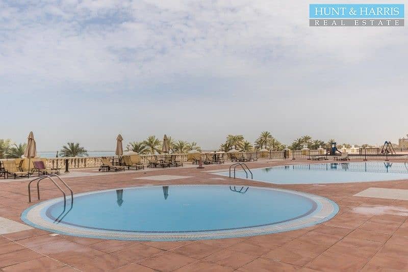 18 Stunning Sights - Sea View - Spacious Two Bedroom