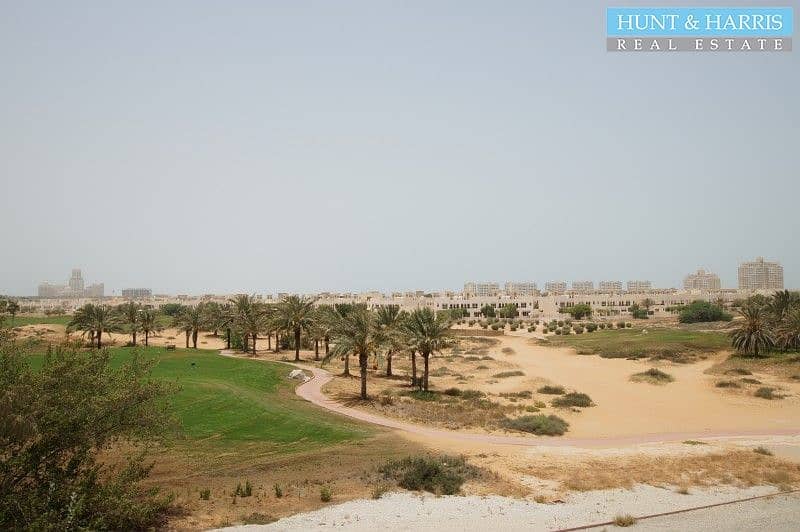 19 Stunning Golf Course Views - Vacant 4 Bedroom Townhouse