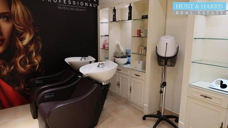 3 Amazing Fitted Salon - Fully Equipped