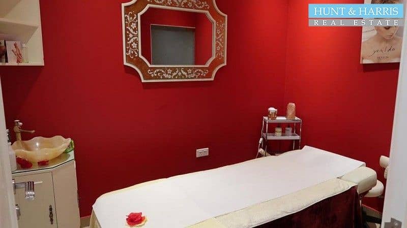 4 Amazing Fitted Salon - Fully Equipped