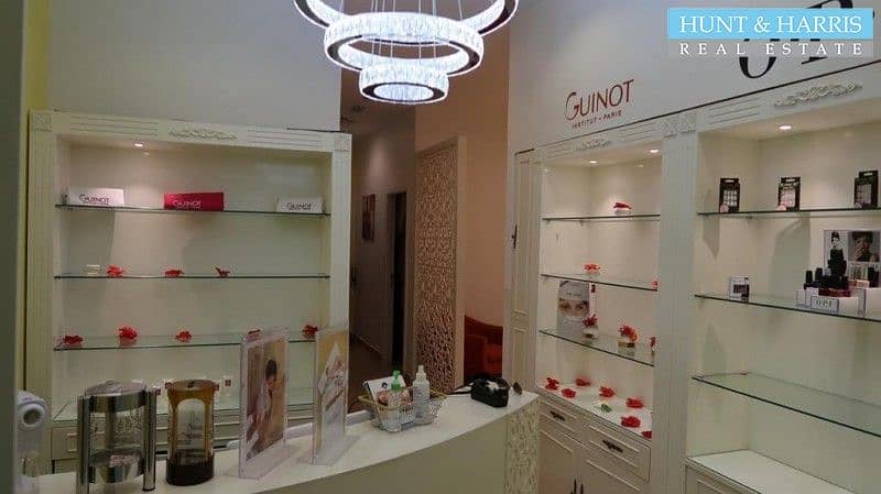 5 Amazing Fitted Salon - Fully Equipped