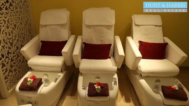 8 Amazing Fitted Salon - Fully Equipped