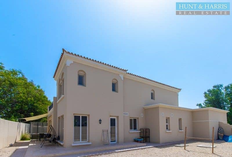 17 4 Bedroom Villa with Maid's Room - Gated Community