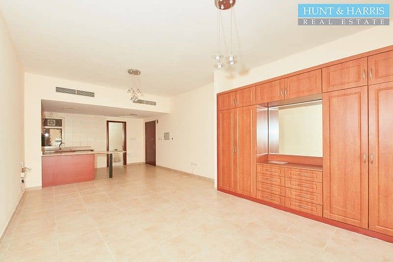 9 Ground Floor Studio - Ease of Access - Close to the Mall