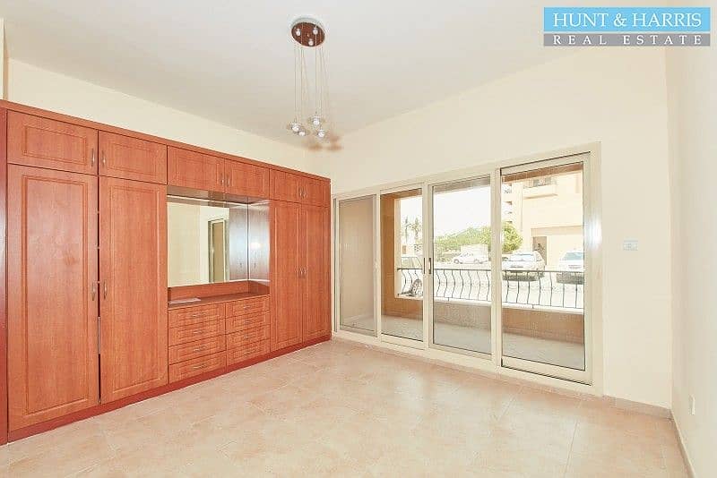 10 Ground Floor Studio - Ease of Access - Close to the Mall