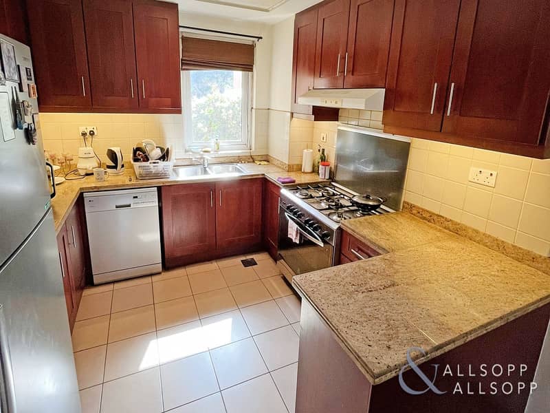 5 Type C | Vacant Dec | Close To Pool 2 Bed