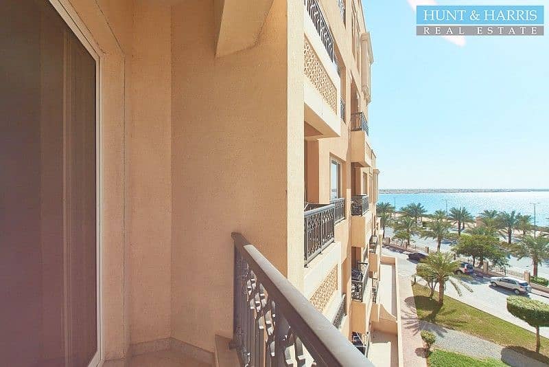 23 Cozy Studio Apartment - Fully Furnished - Stunning Sea View