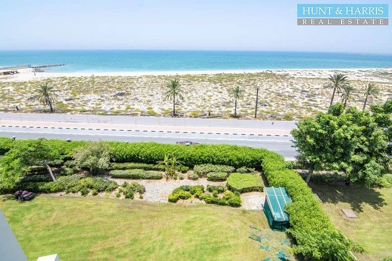 2 Stunning 2 Bedroom furnished apartment - Sea view
