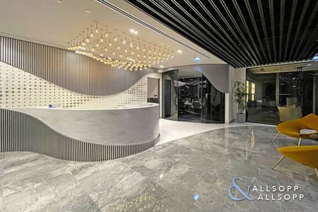 مکتب  للبيع في الخليج التجاري، دبي - Furnished | Luxury Finished | Corner Office