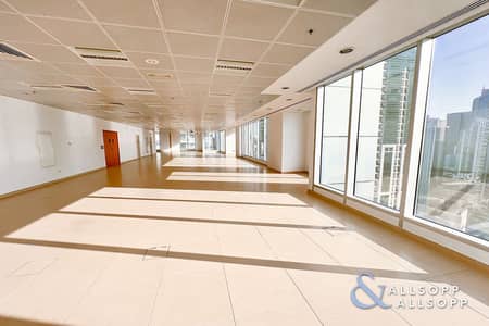 Office for Rent in Dubai Marina, Dubai - Bright Unit | Free Chiller/DEWA | Near Tram