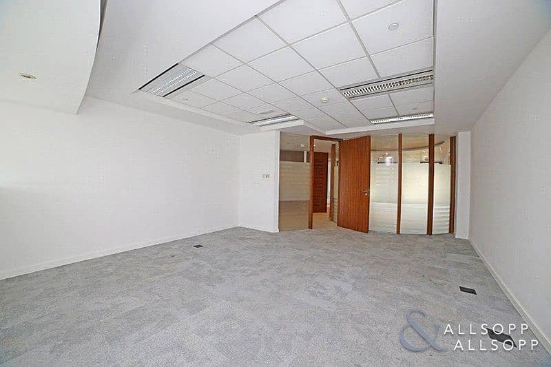 4 Fitted Office | Close to Metro | Chiller Free