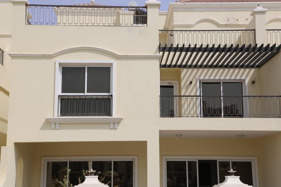 Villa for sale in Al Jazirah Al Hamra - Ras Al Khaimah _ down payment of 20% and installments for five years