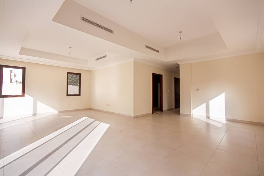 12 Near Pool & Park I Immaculate villa 5BED+Maid