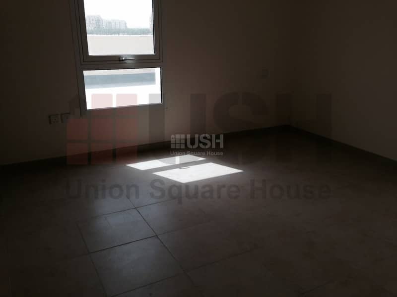 8 3 Beds Apt with Large Terrace on Podium