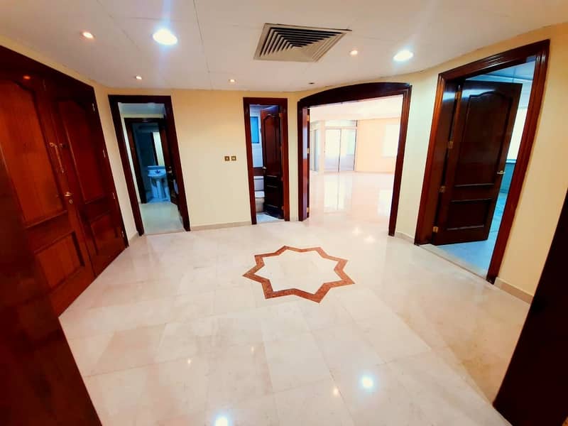 HOT OFFER ! SPECIOUS 4 BEDROOM APARTMENT WITH MAID ROOM & WITH BALCONY NEAR TO ABU DHABI MALL