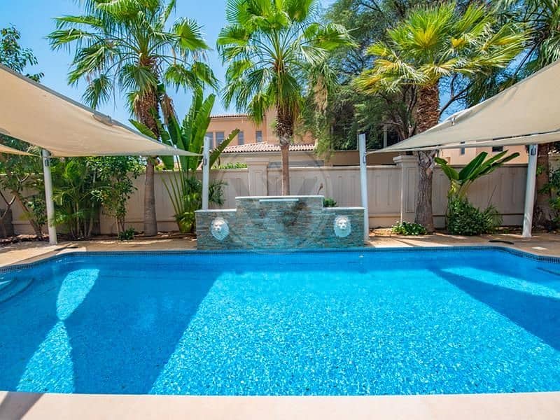 Beautifully landscaped garden and pool I Executive Villa