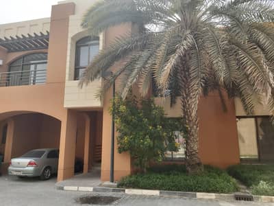 فیلا 5 غرف نوم للايجار في مدينة بوابة أبوظبي (اوفيسرز سيتي)، أبوظبي - فیلا في قرية القرم مدينة بوابة أبوظبي (اوفيسرز سيتي) 5 غرف 255000 درهم - 4804618