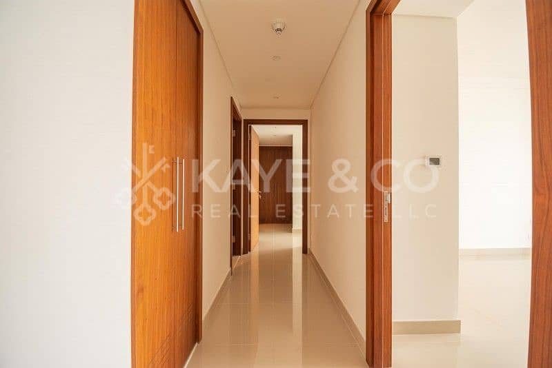 9 3BR plus Maid |Burj and Fountain View | High Floor