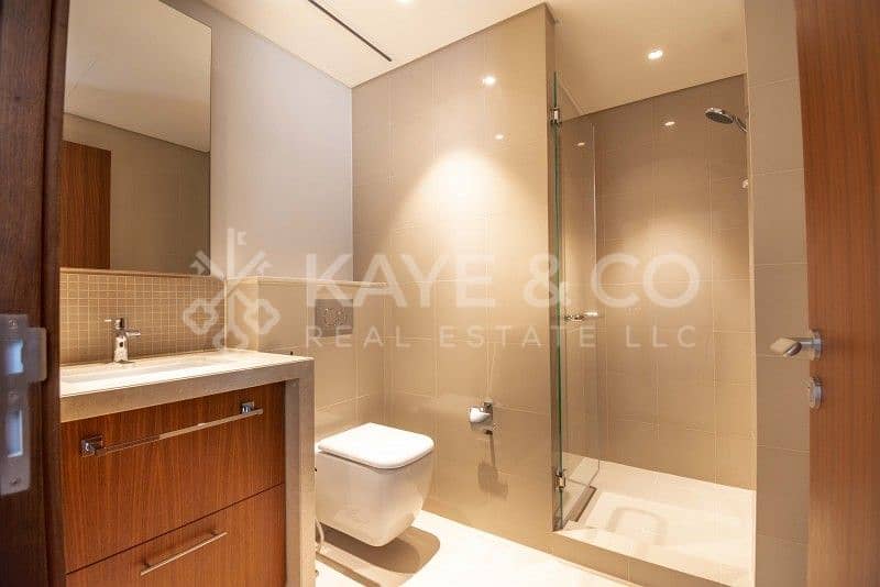 17 3BR plus Maid |Burj and Fountain View | High Floor