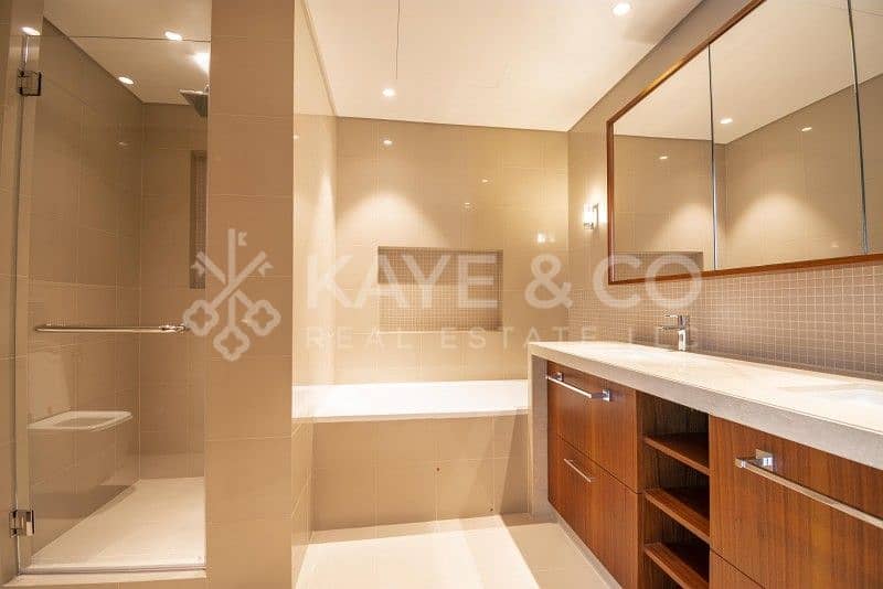 18 3BR plus Maid |Burj and Fountain View | High Floor