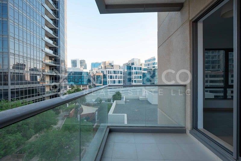 3 Bright and Spacious Unit | Balcony |Community View