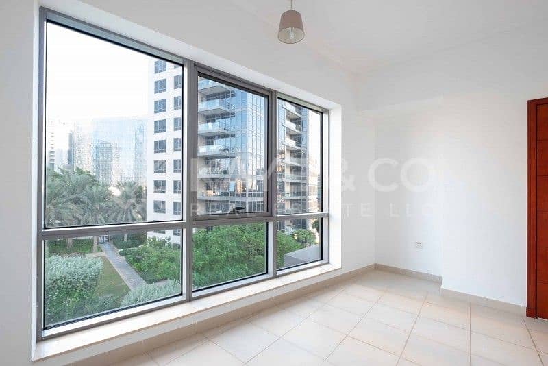 6 Bright and Spacious Unit | Balcony |Community View
