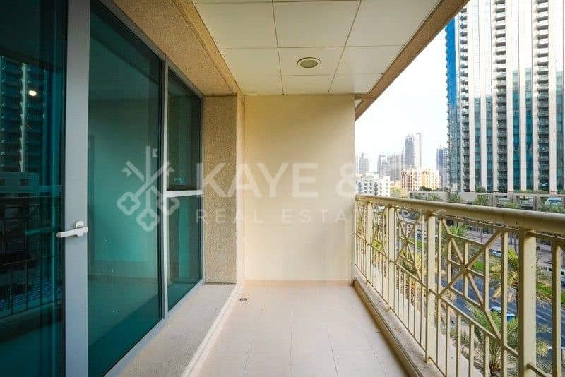 12 Full Burj Khalifa View | Fully Equipped Kitchen