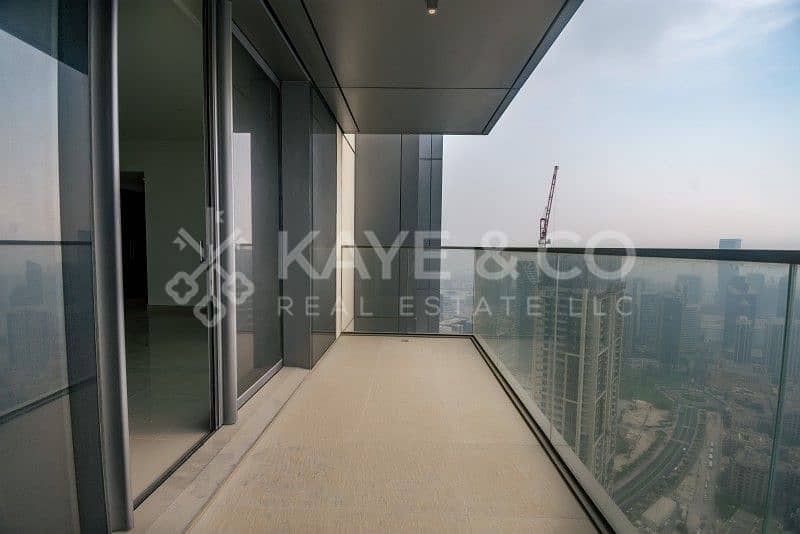 4 Burj and Fountain View | High Floor | Maid's Room