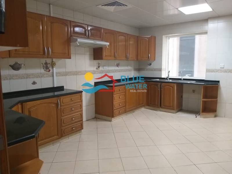 NO COMMISSION | Huge size | 3 Bedroom | Maids room | Balcony NO COMMISSION | Huge size | 3 Bedroom | Maids room | Balcony