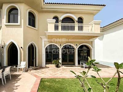 5 Bedroom Villa for Rent in Palm Jumeirah, Dubai - Great view Central rotunda