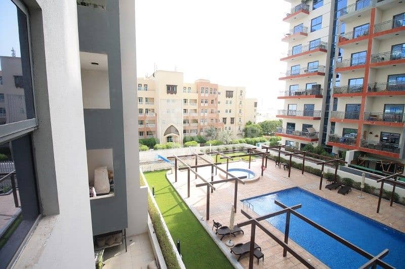 12 Spacious apartment with pool view ! close to Metro
